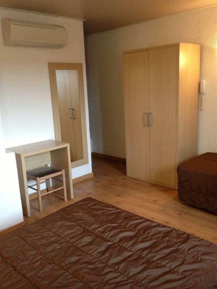 Holzer Ii Hotel