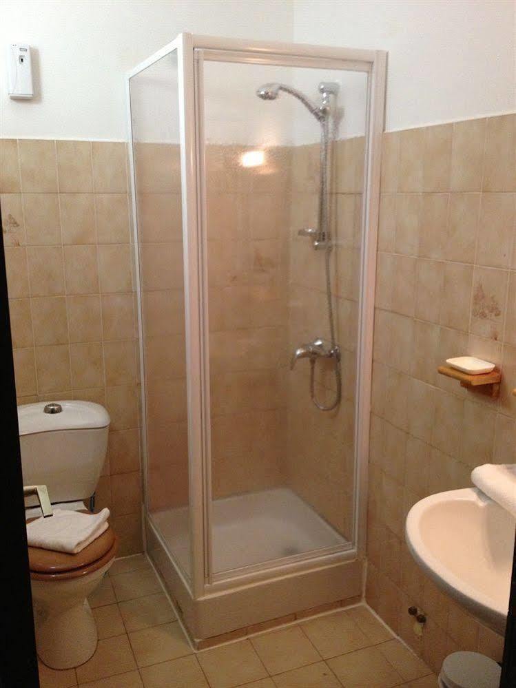 Holzer Ii Hotel