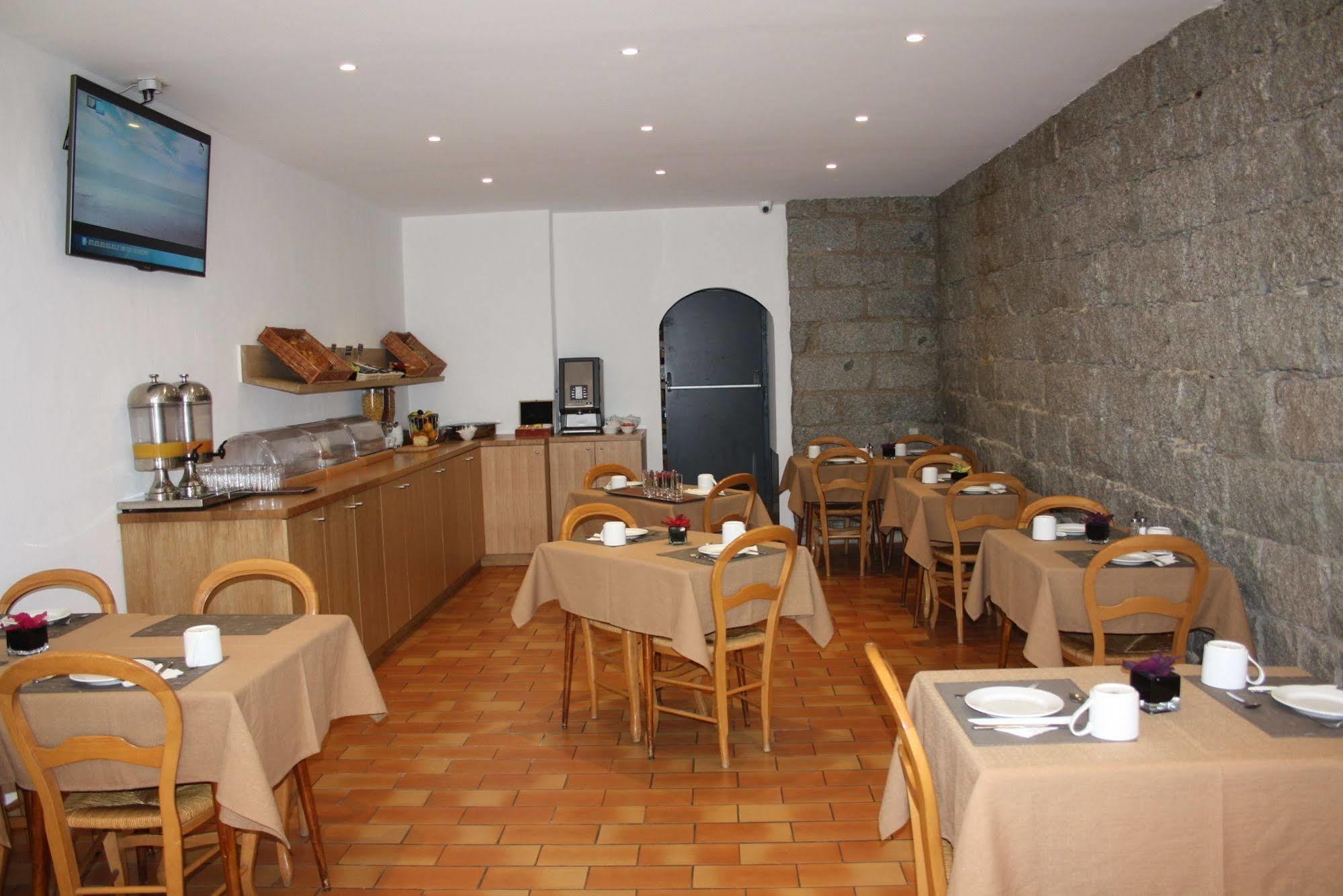 Holzer Ii Hotel